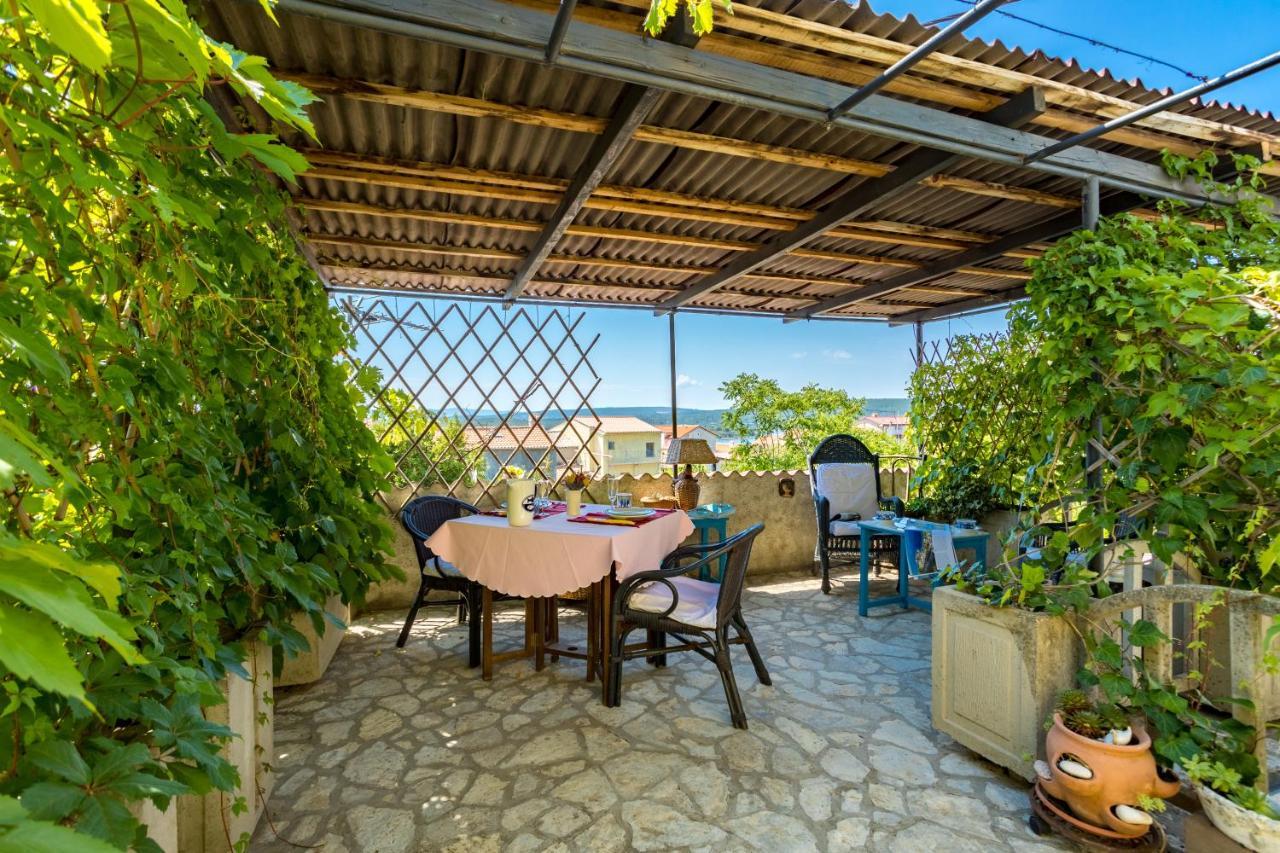 Charming Studio Apartment At House Rustica With Terrace And Nearby Parking Punat Exterior photo