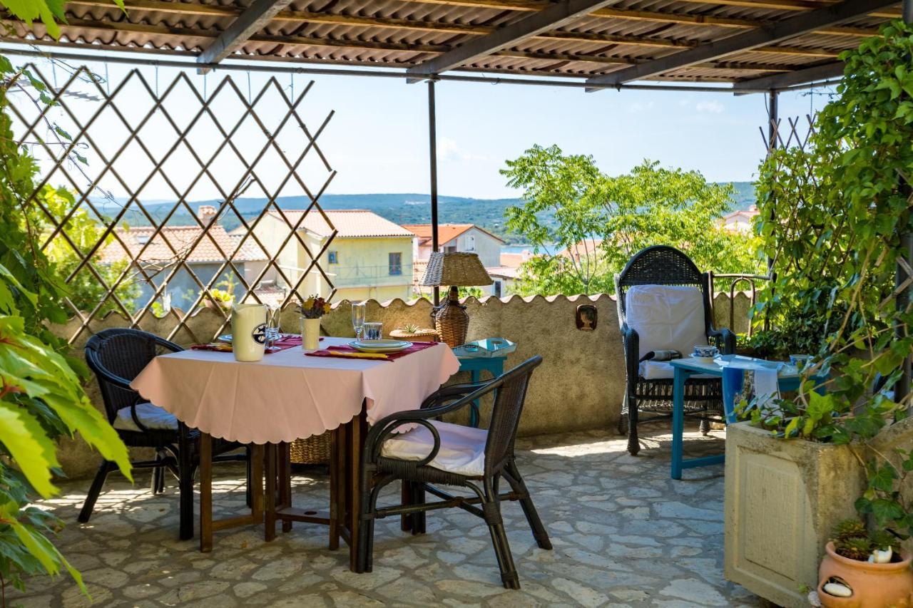 Charming Studio Apartment At House Rustica With Terrace And Nearby Parking Punat Exterior photo